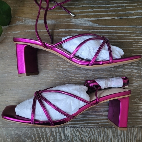 NWT Fashion to Figure Lana Women's Wide Width Strappy Block Heel Sandal Size 8W - Picture 4 of 13